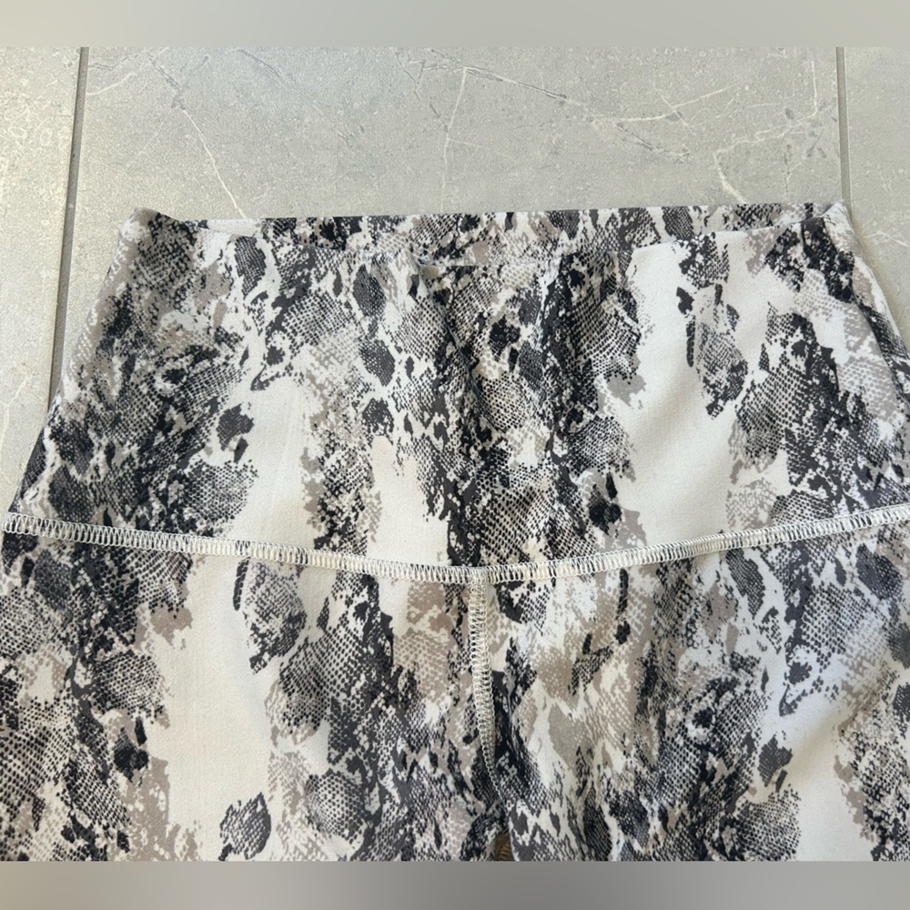 EUC Evolution & Creation Mia Legging Snake Skin - Picture 4 of 8
